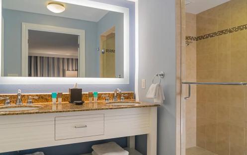 Hyatt-Regency-Clearwater-Beach-One-Bedroom-King-Suite-Bathroom