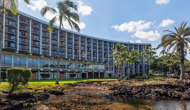 CASTLE HILO HAWAIIAN BIG ISLAND-HOTEL BACK YARD VIEW