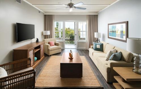 Waterline Marina Resort & Beach Club - Island Suite Living Room