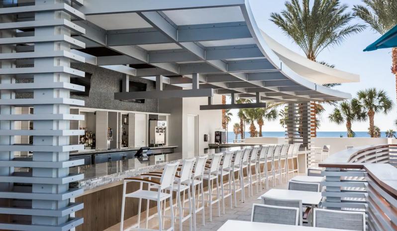 Wyndham-Grand-Clearwater-Beach-Pool-Bar-and-gRill
