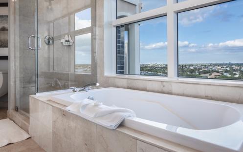 Marco Beach Resort - Two Bedroom Gulf View Suite Bathtub