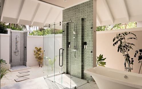 luxury-resort-maldives-rooms-beach-pool-villa-bathroom-shower-1024x683