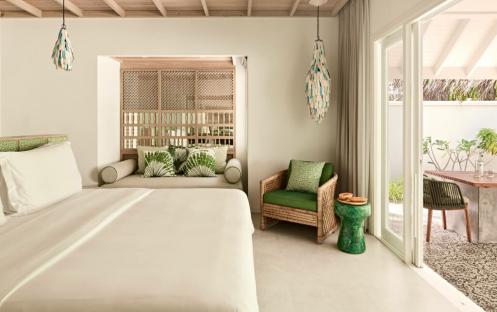 luxury-resort-maldives-rooms-beach-villa-bedroom-1024x683