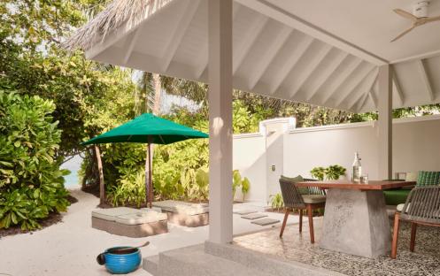 luxury-resort-maldives-rooms-beach-villa-outdoor-area-1024x683