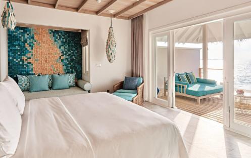 luxury-resort-maldives-rooms-ocean-pool-villa-bedroom-1024x683