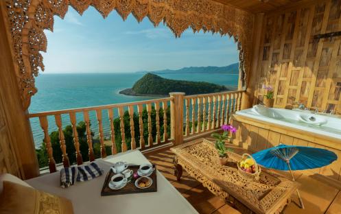 Santhiya Koh Yao - Deluxe Sea View - view from the bathtub