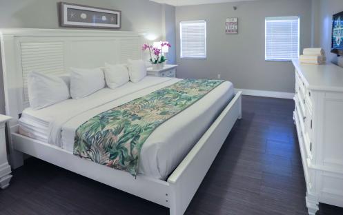 Ocean Pointe Suite  - Master Bedroom