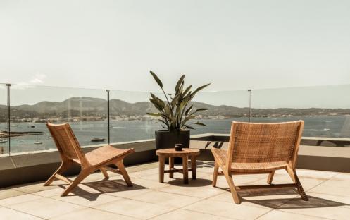 2-OKU-Ibiza-laidback-luxury-hotel-penthouse-terrace_by_Georg-Roske_2R6A5048_LowRes