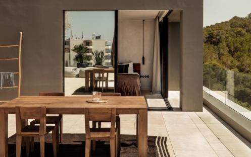 5-OKU-Ibiza-laidback-luxury-hotel-penthouse-terrace_by_Georg-Roske_2R6A5050_LowRes