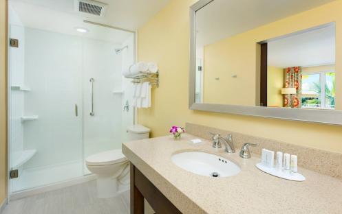 Fairfield Inn and Suites Guest Room -Bathroom