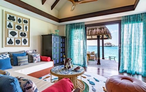 OZEN RESERVE BOLIFUSHI - Ocean Pool Suite with Slide - Living Area