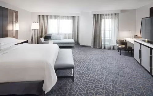 Hilton-Boston-Bay-Corner-room-king-bed