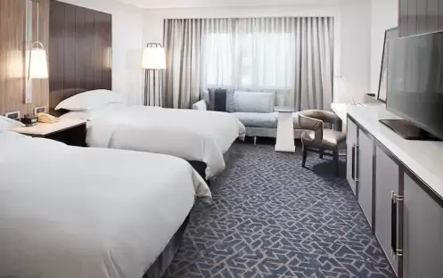 Hilton-Boston-Bay-Standard-Room-Queen-Bed