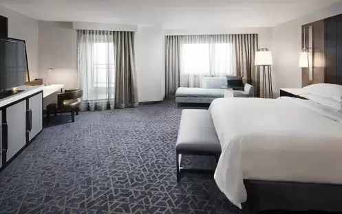 Hilton-Boston-Bay-Superior-Corner-king-room