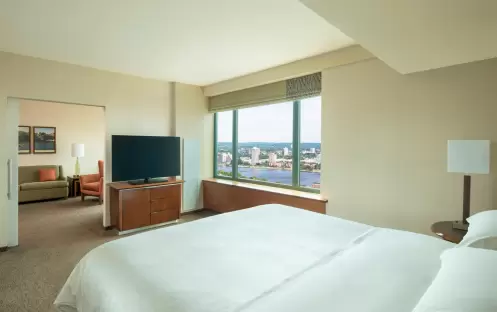 Sheraton Boston - Junior Suite River Veiw
