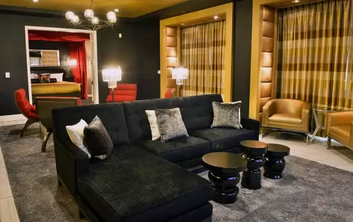 The Guest House at Graceland - Kings Suite Sofa