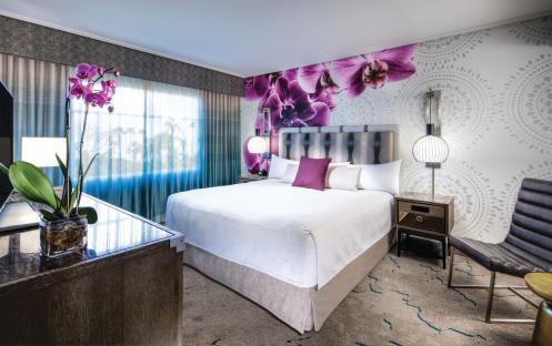 Loews Royal Pacific Universal Orlando - King Suite Bedroom