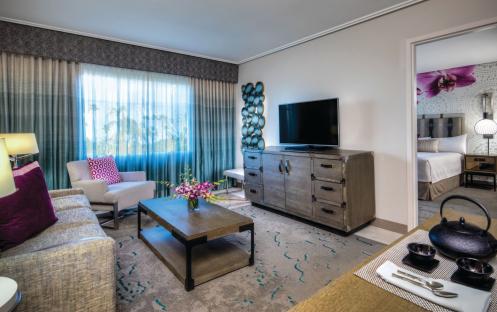 Loews Royal Pacific Universal Orlando - King Suite Living Room
