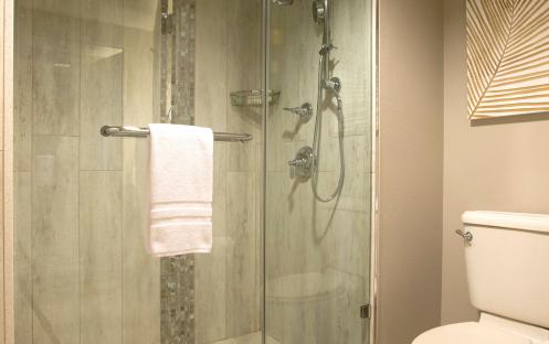 Loews Royal Pacific Universal Orlando - Standard King Room Shower