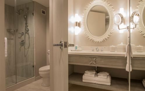 Loews Royal Pacific Universal Orlando - Standard King Room Washroom