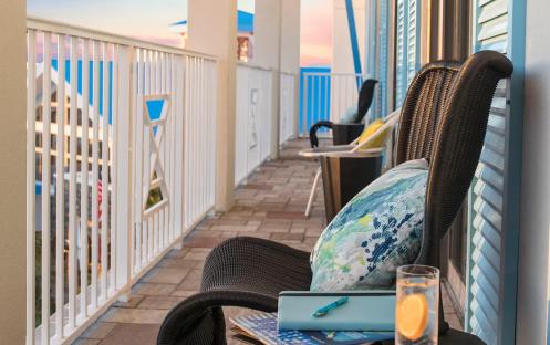 Loews-Sapphire-Falls-Resorts-at-Universal-Orlando-Hospitality-Suite-Terrace-Chairs