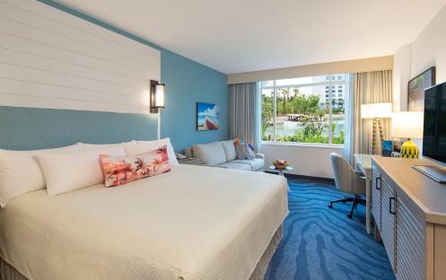 Loews-Sapphire-Falls-Resorts-at-Universal-Orlando-Sapphire-Suite-Bedroom