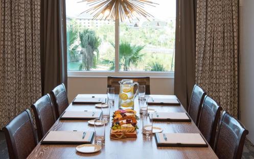 Loews-Sapphire-Falls-Resorts-at-Universal-Orlando-Sapphire-Suite-Dining