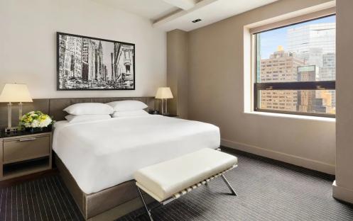 Grand-Hyatt-New-York-Corner-Suite-Bedroom
