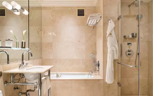 The Pierre New York - Park View Room Vanity
