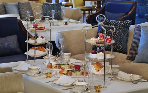 The Ritz-Carlton, Dubai, JBR - Lobby Lounge - Signature Afternoon Tea
