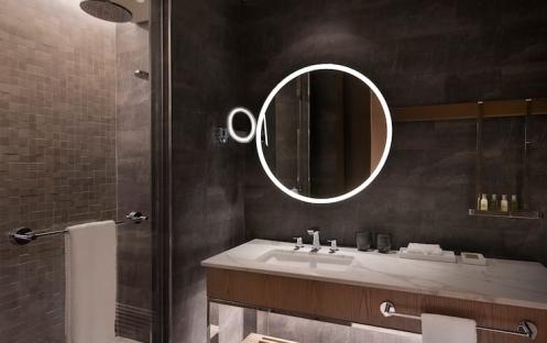 king-two-dbl-bed-bathroom_001