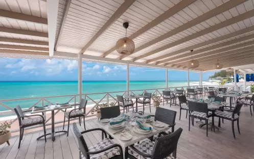 55-reef-bar-and-grill-deck