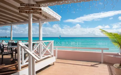 60-reef-bar-and-grill-deck