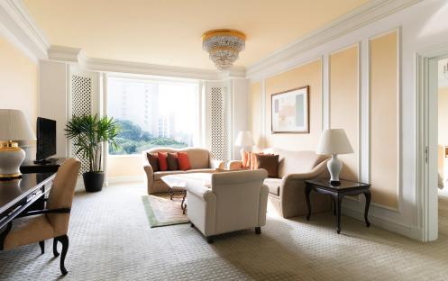 Shangri-La-Singapore-Deluxe-Suite-Living-Room