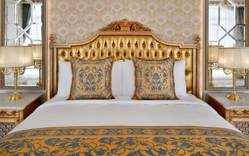 01-Deluxe-Room---Gold-king-bed