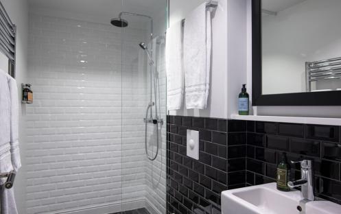 Reykjavik Residence Hotel - One Bedroom Apartment Bathroom