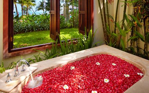 Melati Beach Resort - Presidential Suite  Bathtub