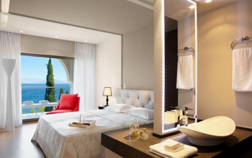 Suite-Sea-View-Bedroom