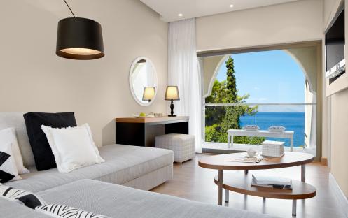 Suite-Sea-View-Living-area