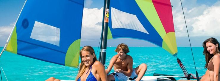 friends-sailing-in-turks-and-caicos_hero@1950x455