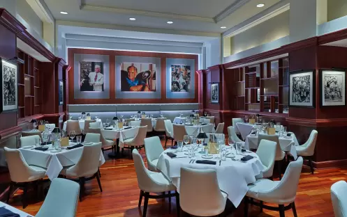 Walt Disney World Swan Resrve - Shulas Interior Walt Disney World Swan Resrve - Shulas Interior