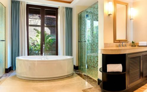 The Westin Turtle Bay Resort and Spa Mauritius - Ocean Grand Deluxe King  Washroom