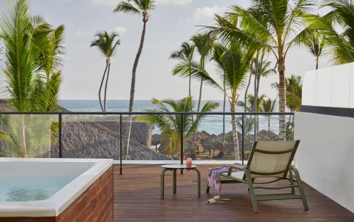 FPC_EC_Beachfront_Honeymoon_Suite_with_Plunge_Pool_Terrace_HR