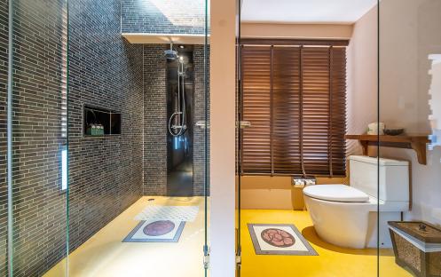 Le Vimarn - Premier Classic  Hillside Bathroom