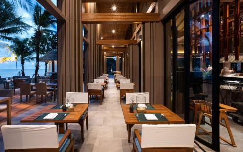 La Flora Khao Lak - The Sire Restaurant Interior Table Arrangement