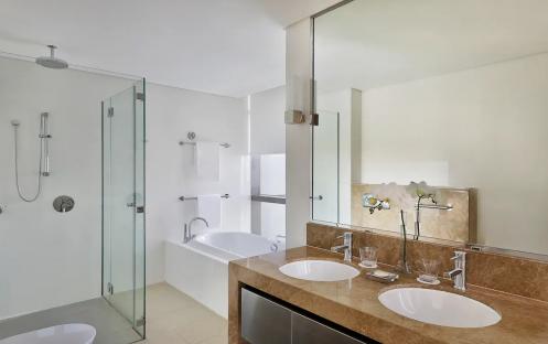 Conrad-Abu-Dhabi-One-Bedroom-Apartment-Bathroom