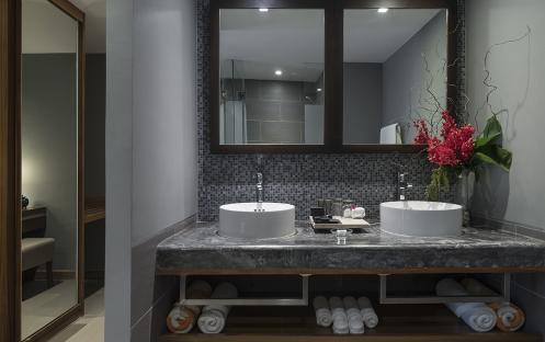Outrigger Khao Lak - Premier Garden Suite Bathroom Detail
