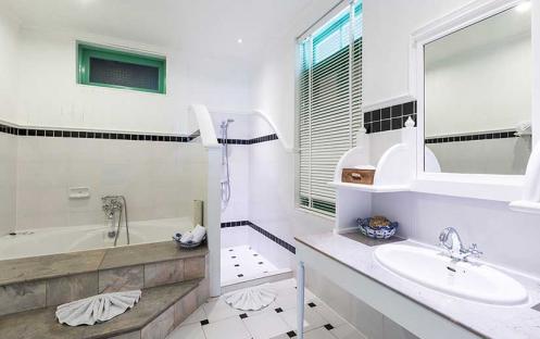 Cape Panwa - Panwa Lodge Bathroom