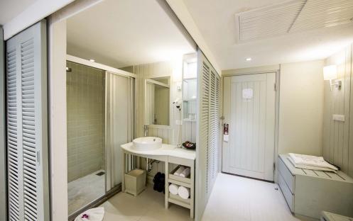 Katathani Phuket Beach Resort - Pool Access Room Bathroom