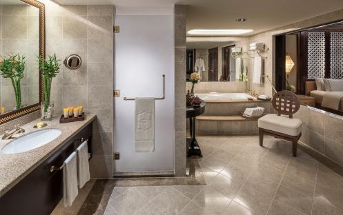 Al-Husn-speciality-suite-bathroom